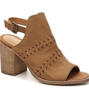 REBELS Rayna tan sandal size 8.5